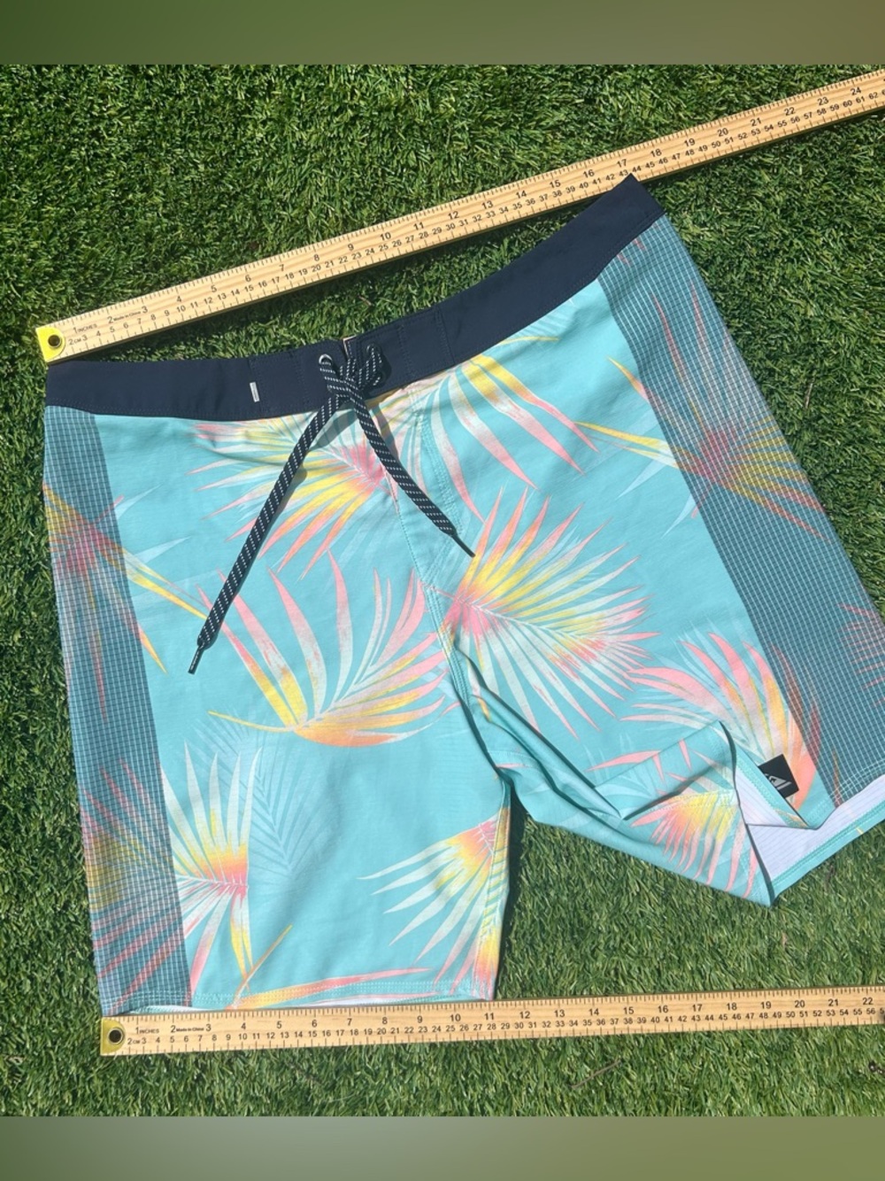 Quiksilver Men's 34 Highlite Arch 19 Boardshorts Angel Blue Swim Shorts Tropical - Picture 8 of 10